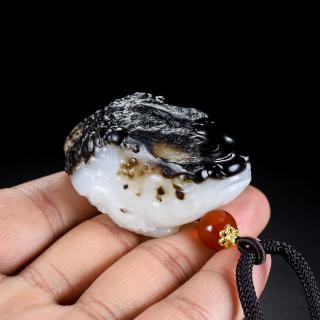 旧藏,明清籽料黑皮和田玉金蟾手把件尺寸6.1*4.2*3.1厘米,重108.3克