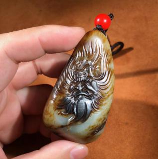 千年红皮万年黑,那什么样的和田玉黑皮籽料算是极品?